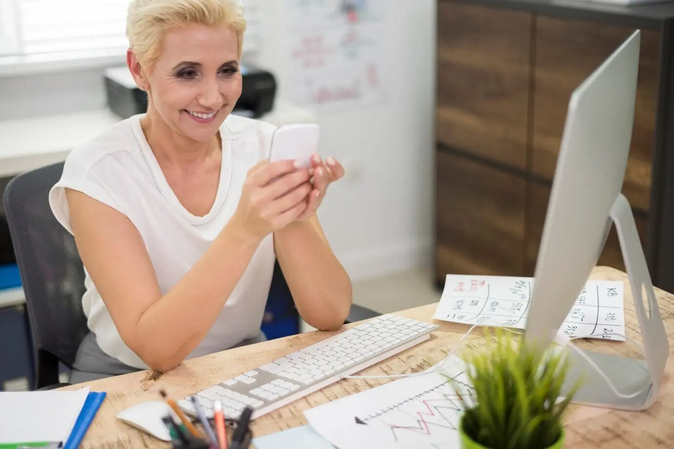 A brief pause to send a text message.