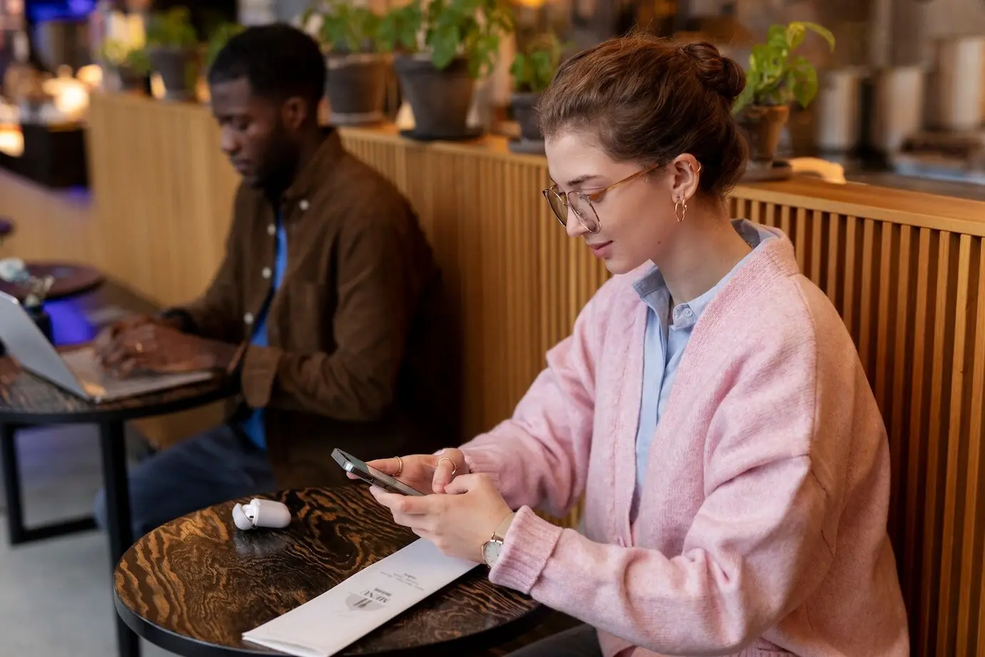 An individual waiting for their food at a restaurant.